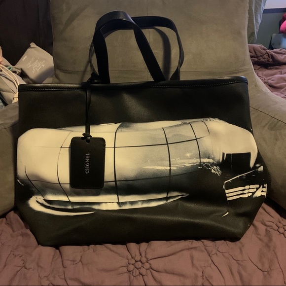 Chanel: Mobile Art Tote (Black) - Picture 2 of 11